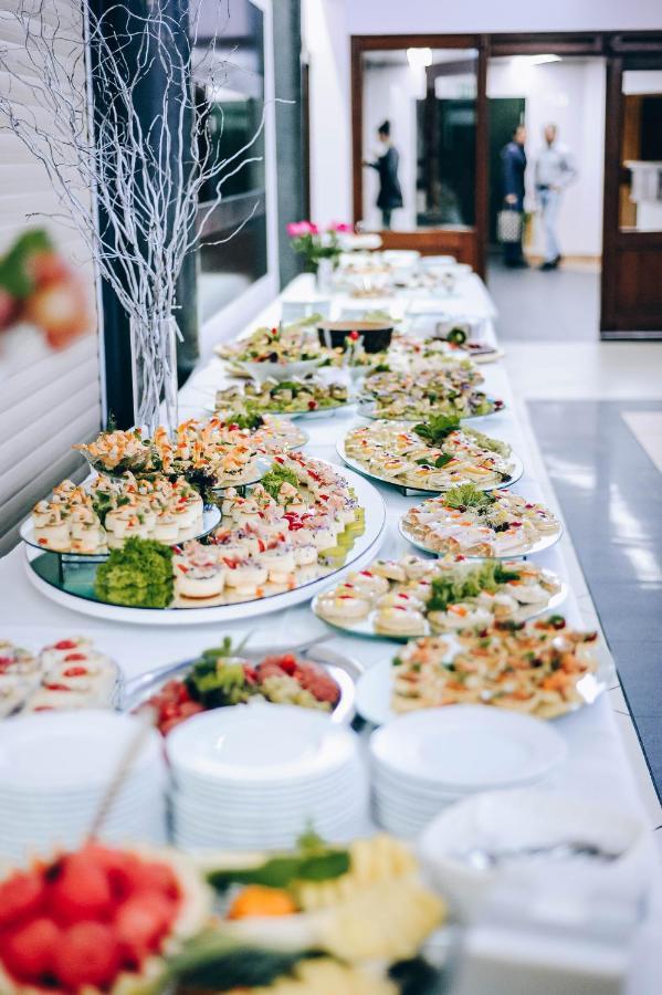 Hotel Podroznik Koszuty Εξωτερικό φωτογραφία