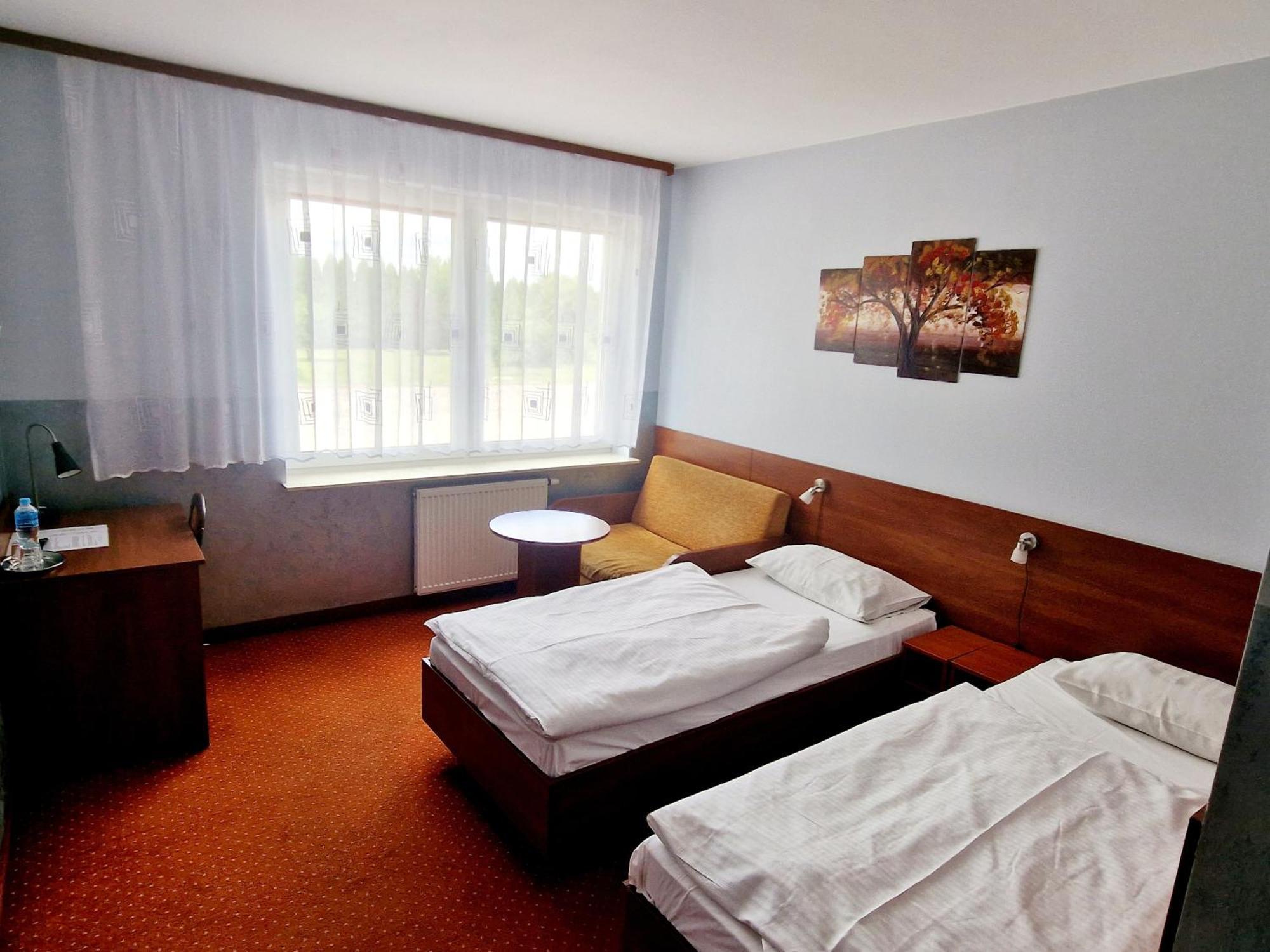 Hotel Podroznik Koszuty Εξωτερικό φωτογραφία