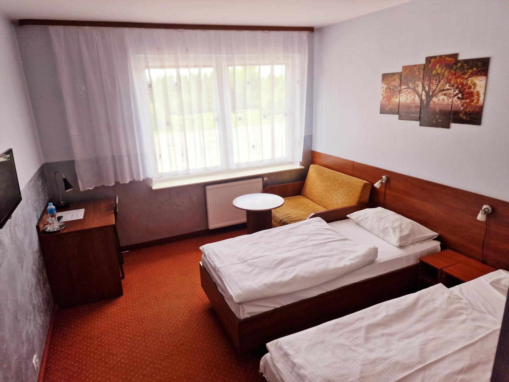 Hotel Podroznik Koszuty Εξωτερικό φωτογραφία