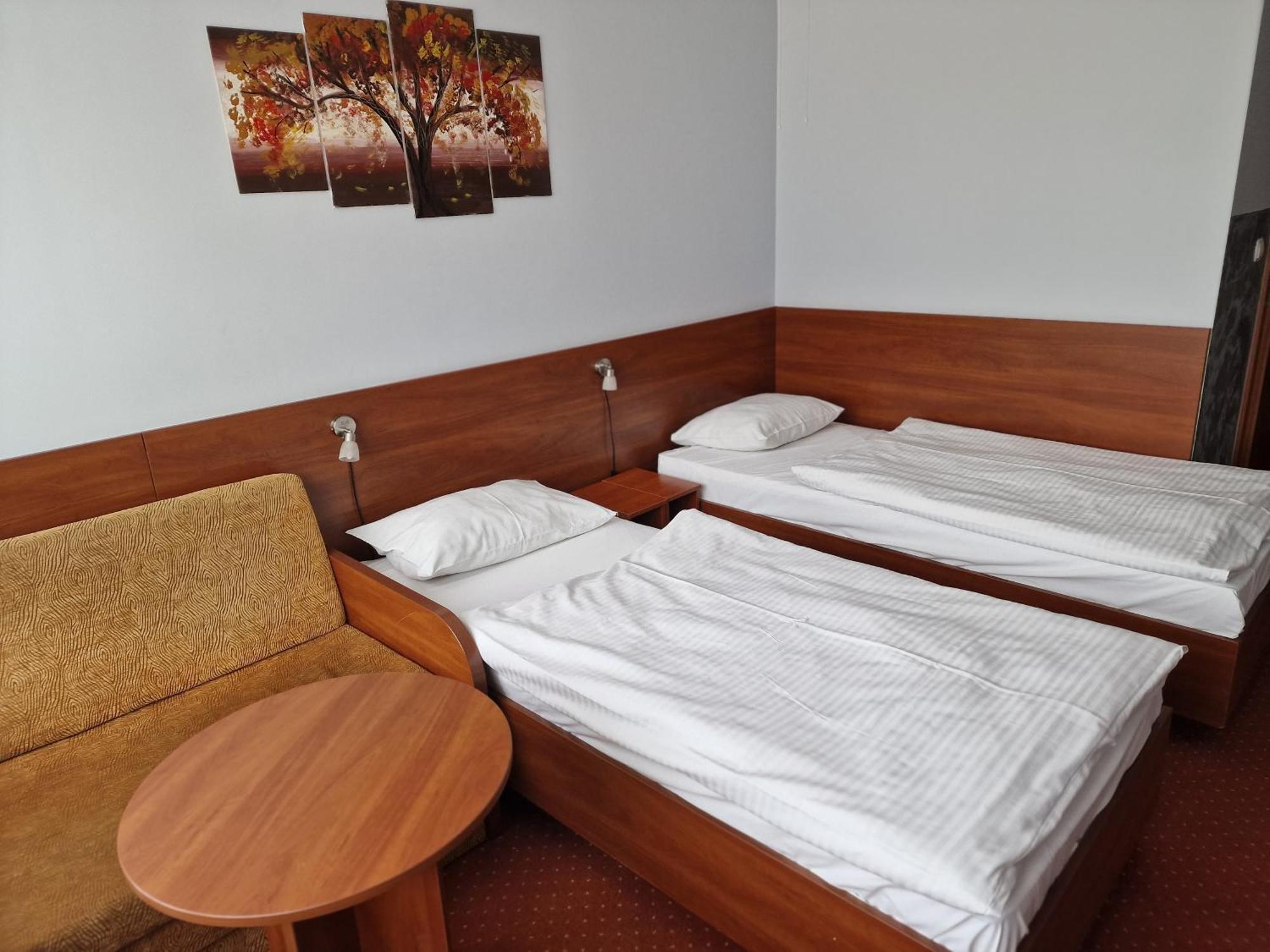 Hotel Podroznik Koszuty Εξωτερικό φωτογραφία