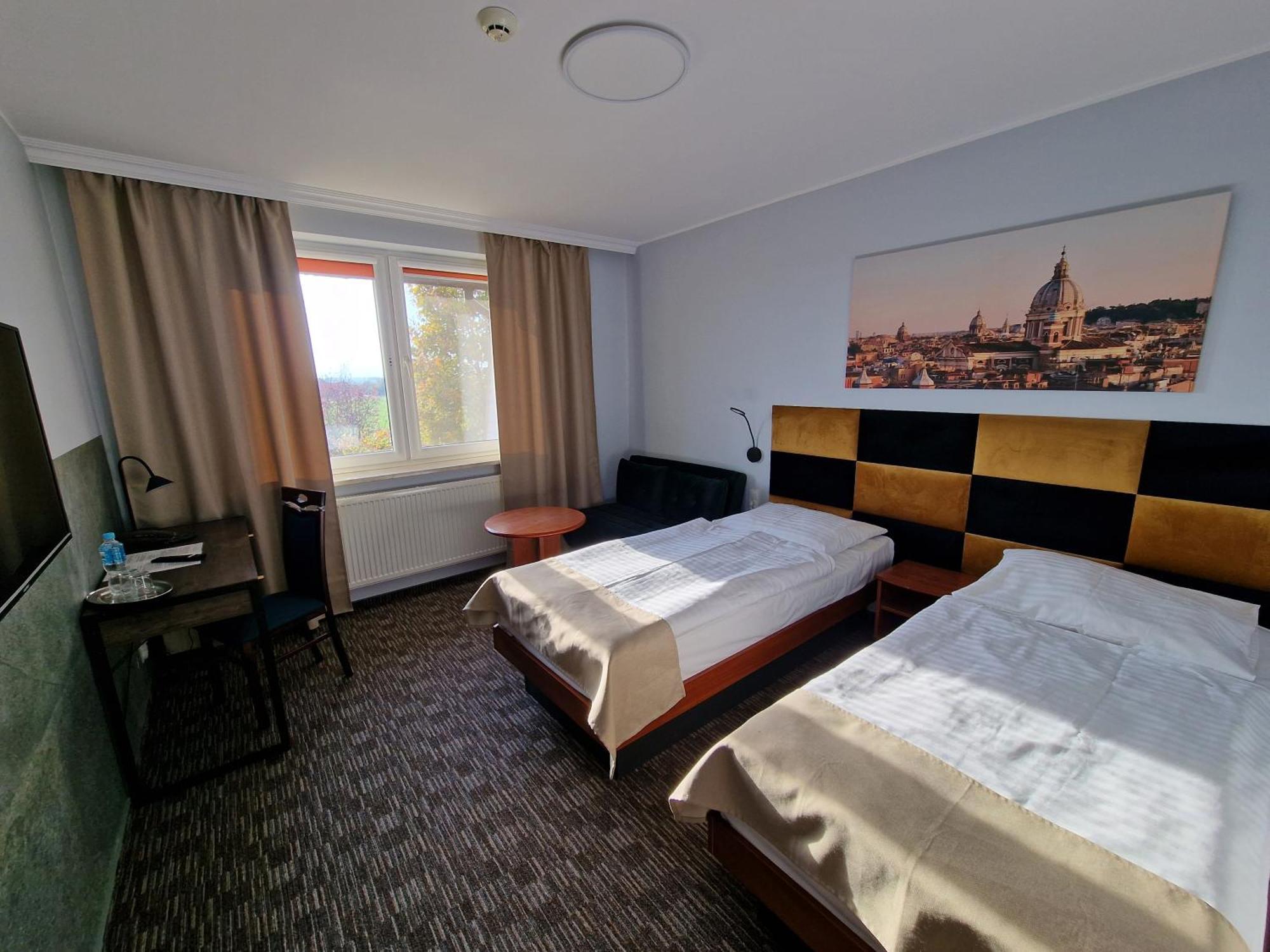 Hotel Podroznik Koszuty Εξωτερικό φωτογραφία