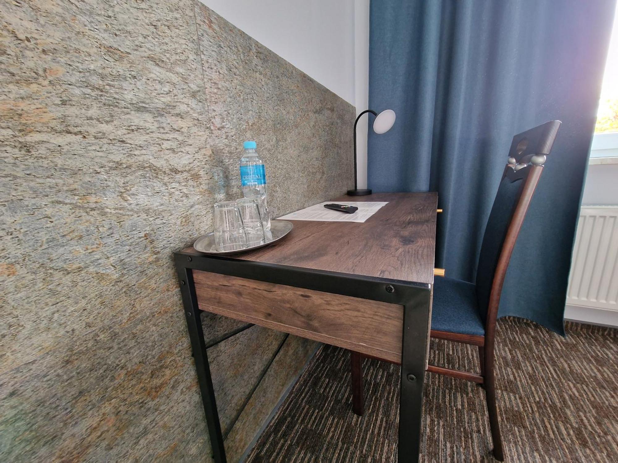 Hotel Podroznik Koszuty Εξωτερικό φωτογραφία