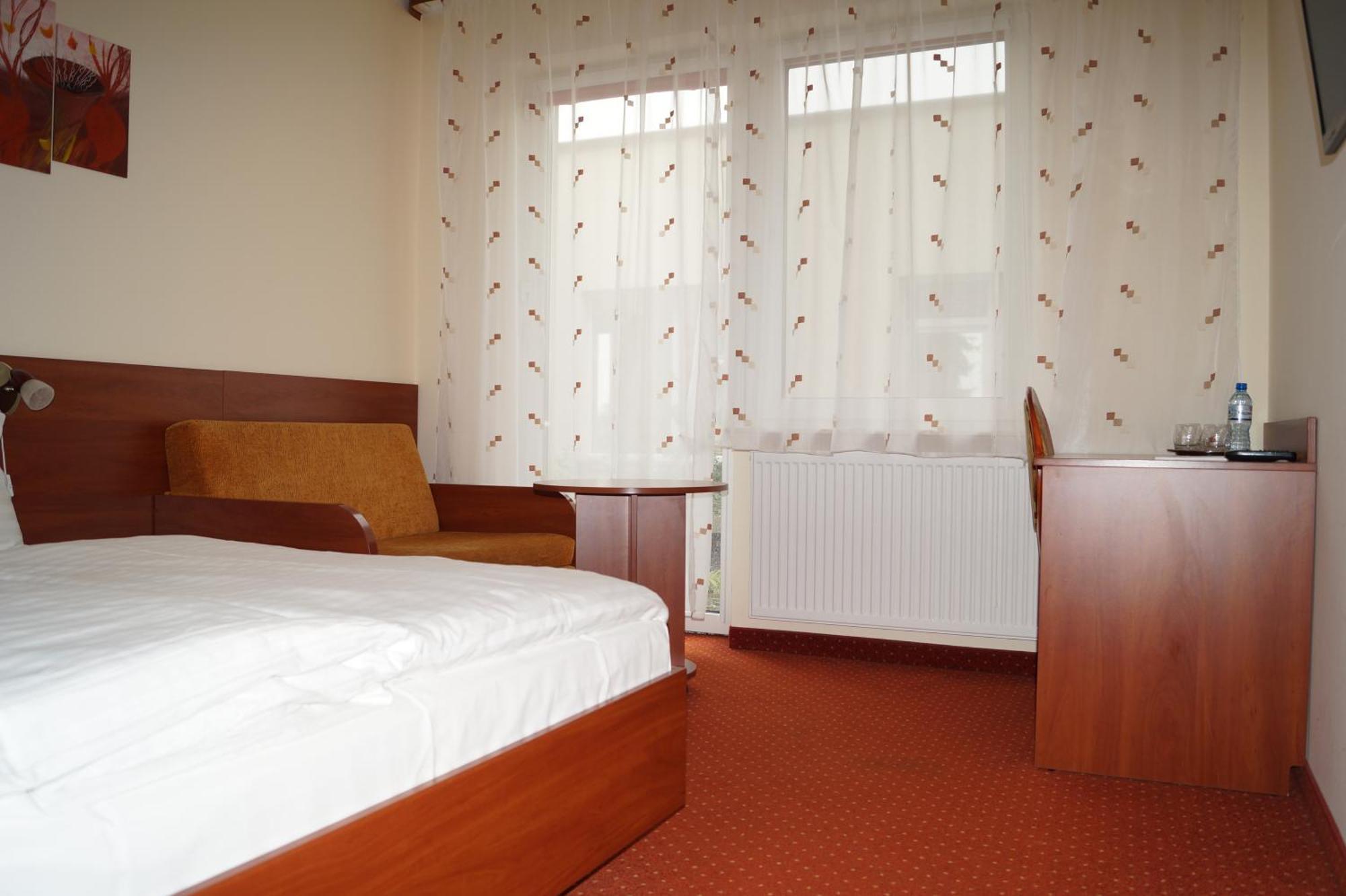 Hotel Podroznik Koszuty Εξωτερικό φωτογραφία