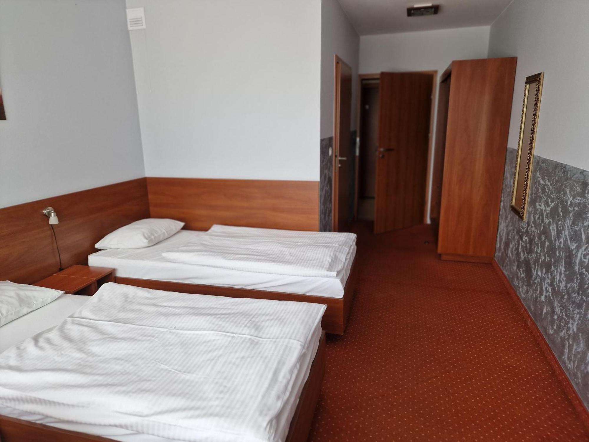 Hotel Podroznik Koszuty Εξωτερικό φωτογραφία