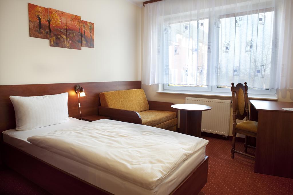 Hotel Podroznik Koszuty Εξωτερικό φωτογραφία