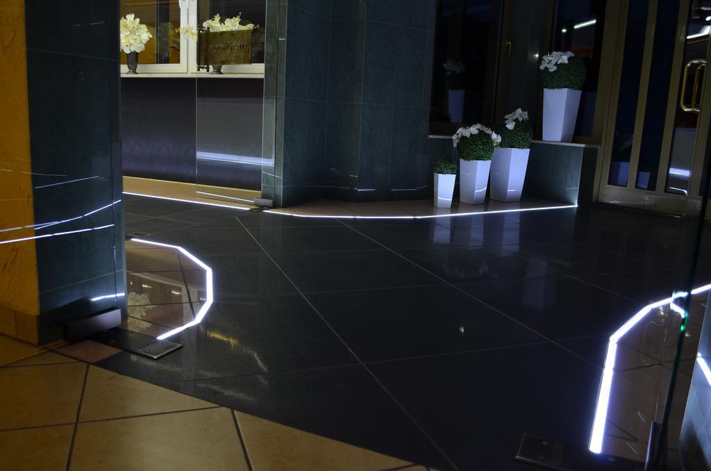Hotel Podroznik Koszuty Εξωτερικό φωτογραφία