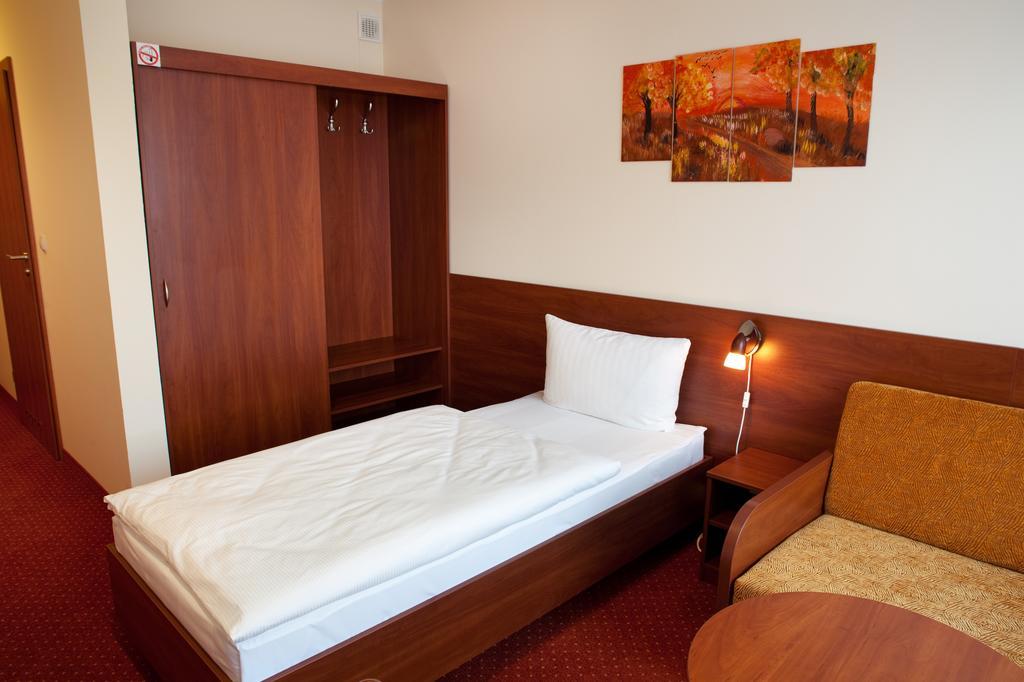 Hotel Podroznik Koszuty Εξωτερικό φωτογραφία